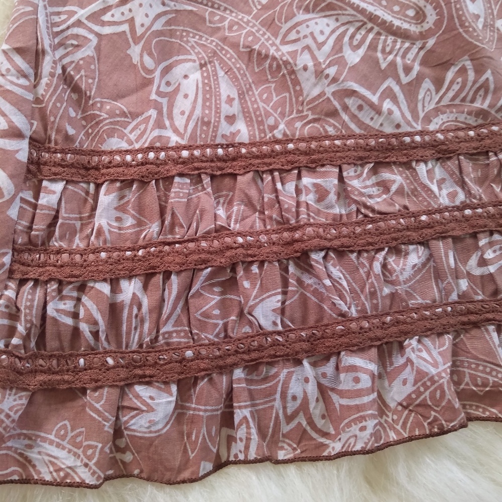 Brown Paisley Print V-Neck Tank Top w/ Ruffles - Picture 4 of 8